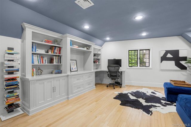 2 Vine Place, Larchmont, NY 10538