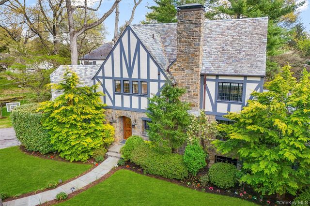 2 Vine Place, Larchmont, NY 10538
