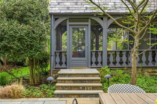 2 Vine Place, Larchmont, NY 10538