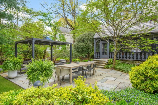 2 Vine Place, Larchmont, NY 10538