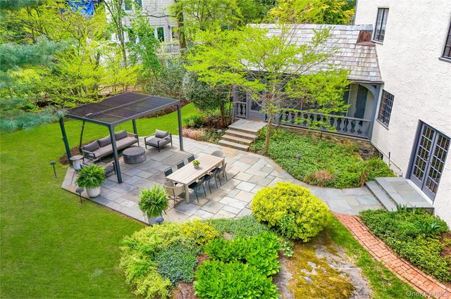 2 Vine Place, Larchmont, NY 10538