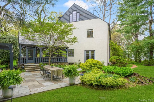 2 Vine Place, Larchmont, NY 10538