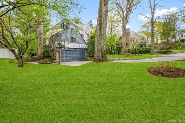 2 Vine Place, Larchmont, NY 10538