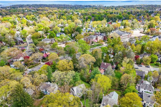 2 Vine Place, Larchmont, NY 10538