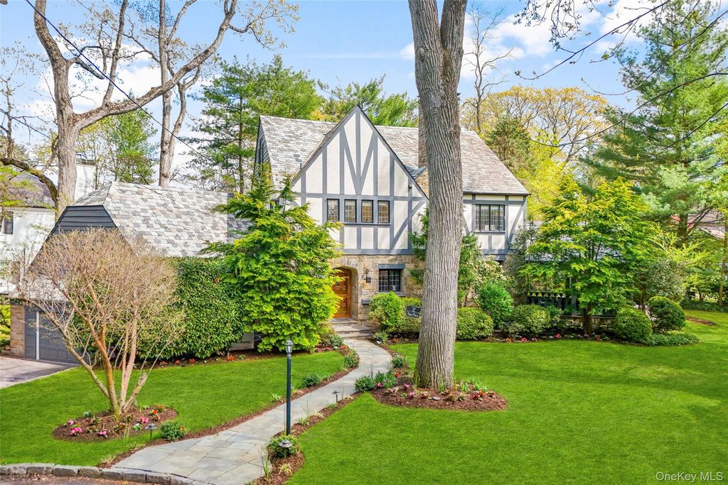 2 Vine Place, Larchmont, NY 10538