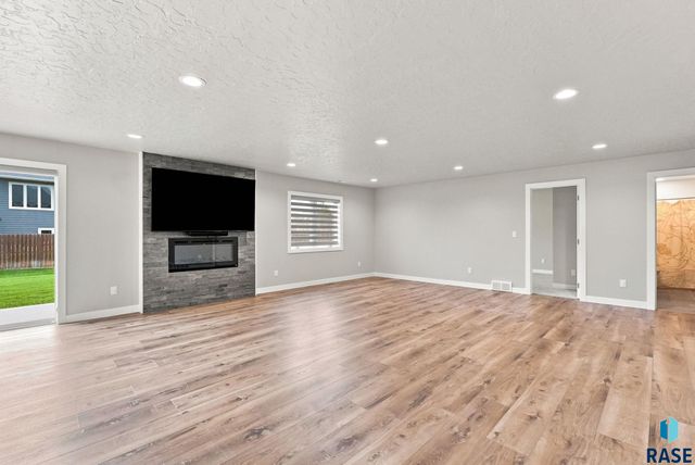 4220 N Astoria Dr Drive, Sioux Falls, SD 57107