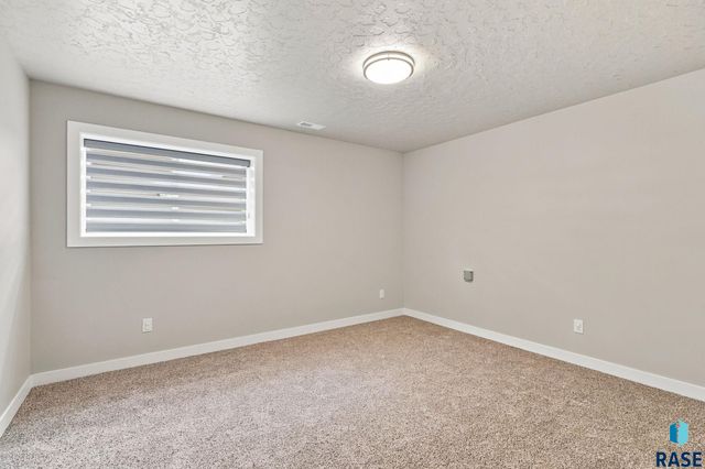 4220 N Astoria Dr Drive, Sioux Falls, SD 57107