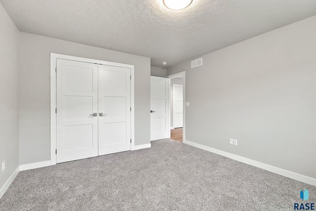 4220 N Astoria Dr Drive, Sioux Falls, SD 57107