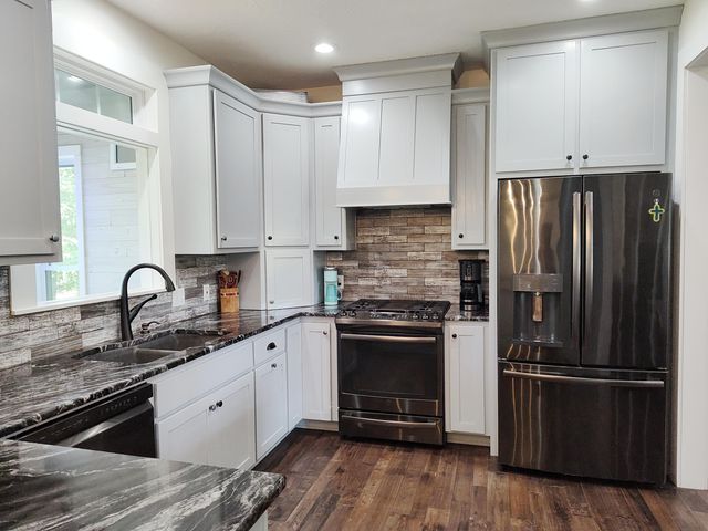 2373 E 540th Road, Buffalo, MO 65622