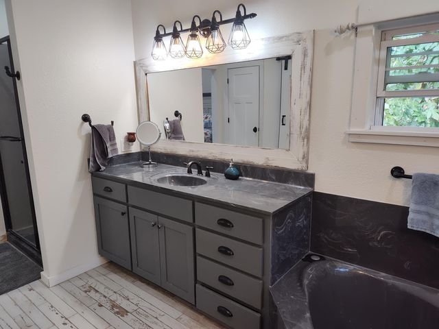 2373 E 540th Road, Buffalo, MO 65622