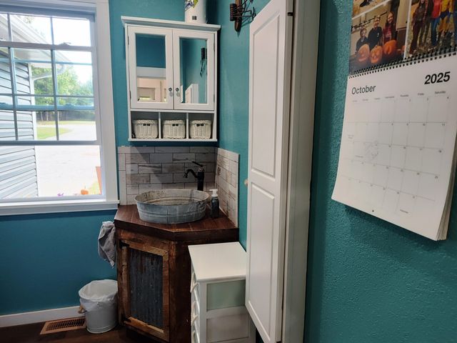 2373 E 540th Road, Buffalo, MO 65622