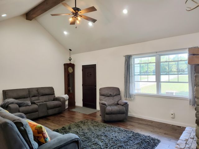 2373 E 540th Road, Buffalo, MO 65622