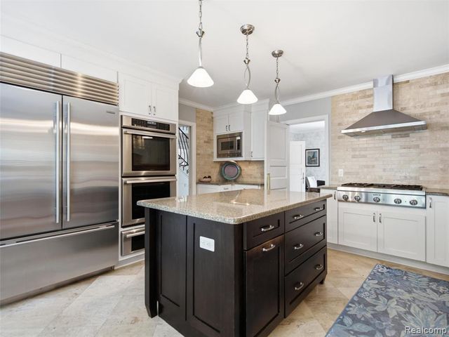 1281 Twin Maples Lane, Bloomfield Hills, MI 48301