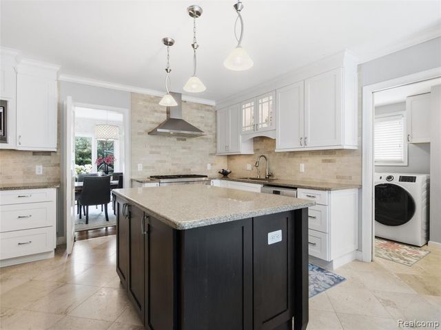 1281 Twin Maples Lane, Bloomfield Hills, MI 48301