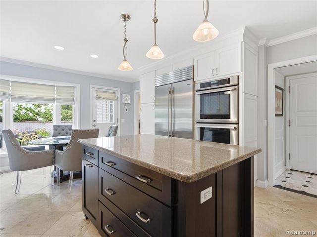 1281 Twin Maples Lane, Bloomfield Hills, MI 48301