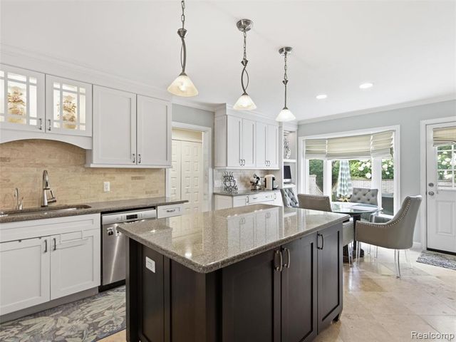 1281 Twin Maples Lane, Bloomfield Hills, MI 48301