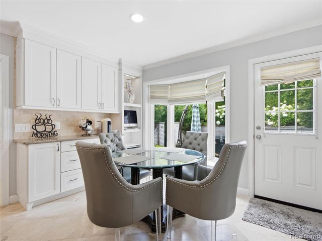 1281 Twin Maples Lane, Bloomfield Hills, MI 48301