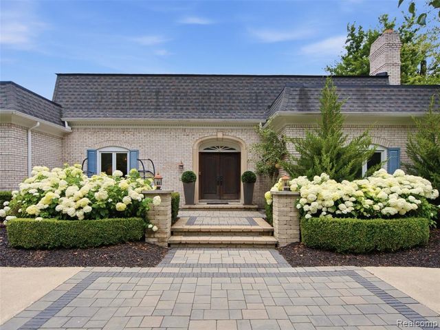 1281 Twin Maples Lane, Bloomfield Hills, MI 48301
