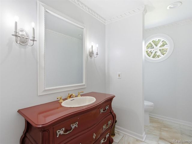 1281 Twin Maples Lane, Bloomfield Hills, MI 48301