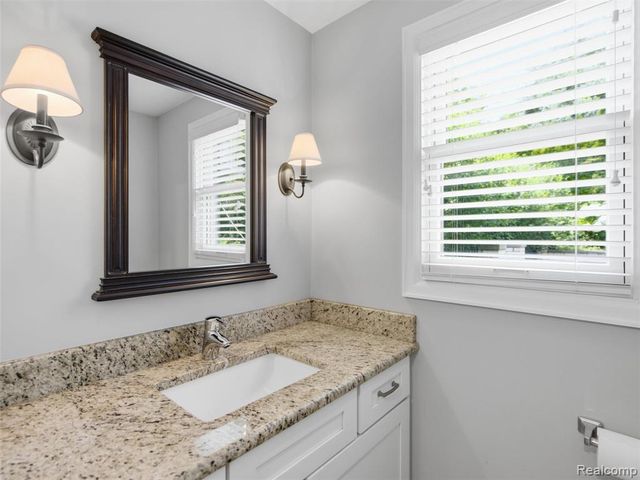 1281 Twin Maples Lane, Bloomfield Hills, MI 48301