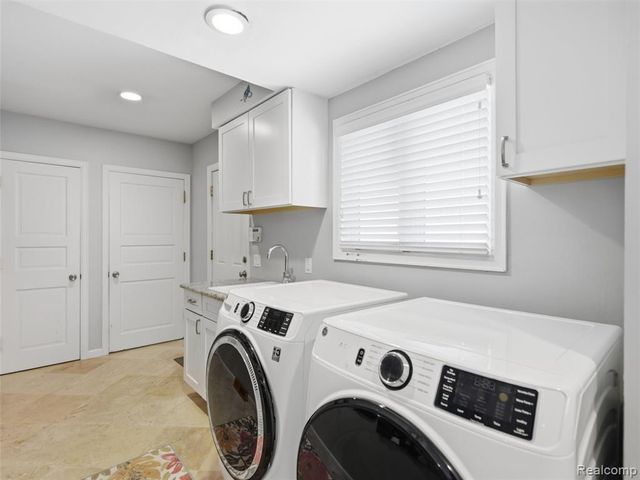 1281 Twin Maples Lane, Bloomfield Hills, MI 48301