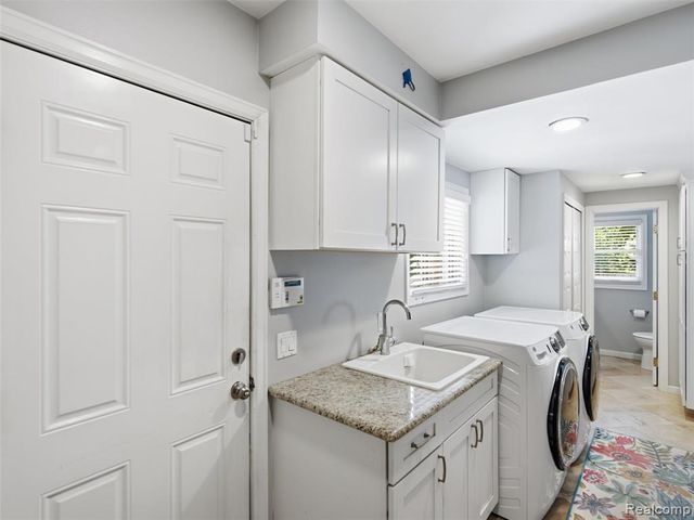 1281 Twin Maples Lane, Bloomfield Hills, MI 48301