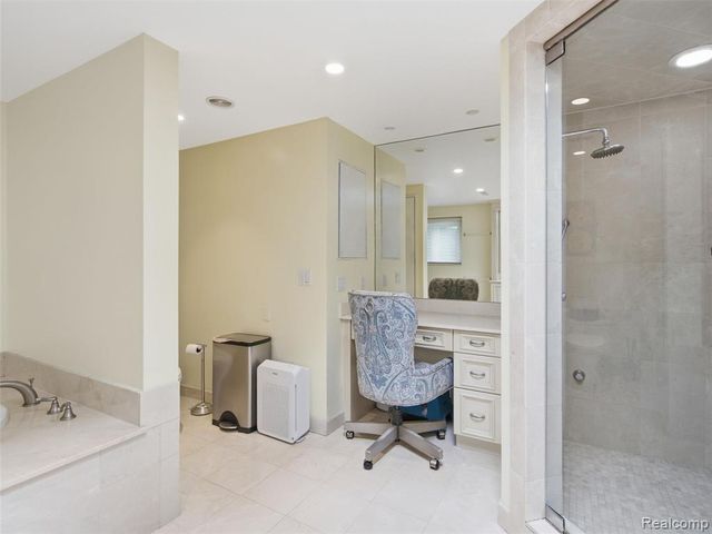 1281 Twin Maples Lane, Bloomfield Hills, MI 48301