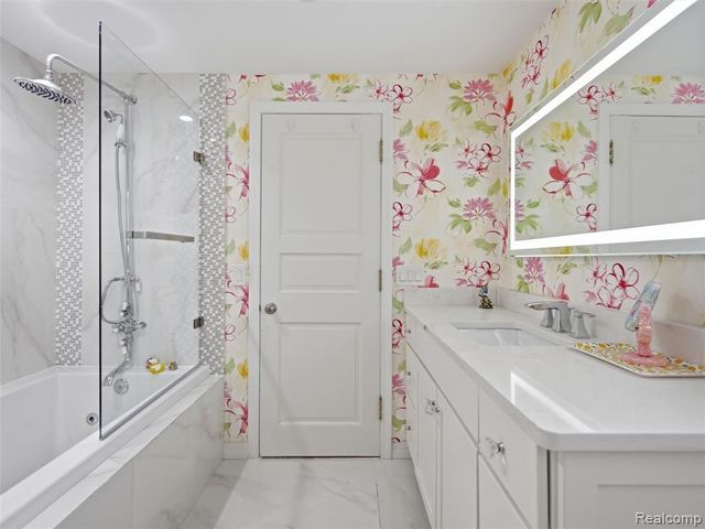 1281 Twin Maples Lane, Bloomfield Hills, MI 48301