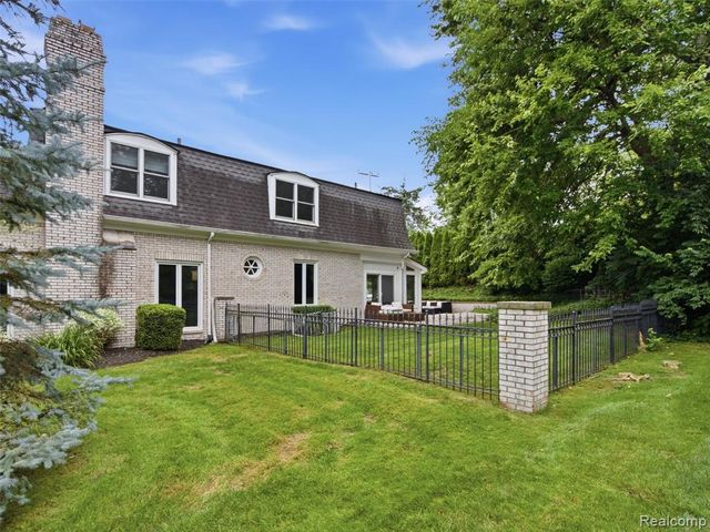 1281 Twin Maples Lane, Bloomfield Hills, MI 48301