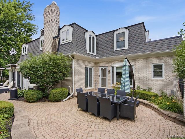 1281 Twin Maples Lane, Bloomfield Hills, MI 48301