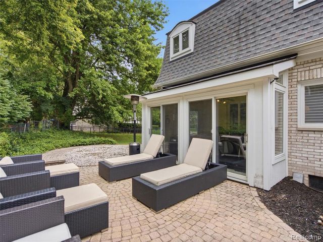 1281 Twin Maples Lane, Bloomfield Hills, MI 48301