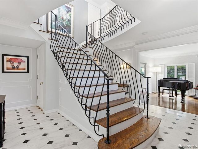 1281 Twin Maples Lane, Bloomfield Hills, MI 48301