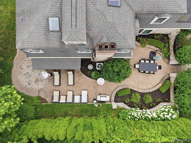 1281 Twin Maples Lane, Bloomfield Hills, MI 48301