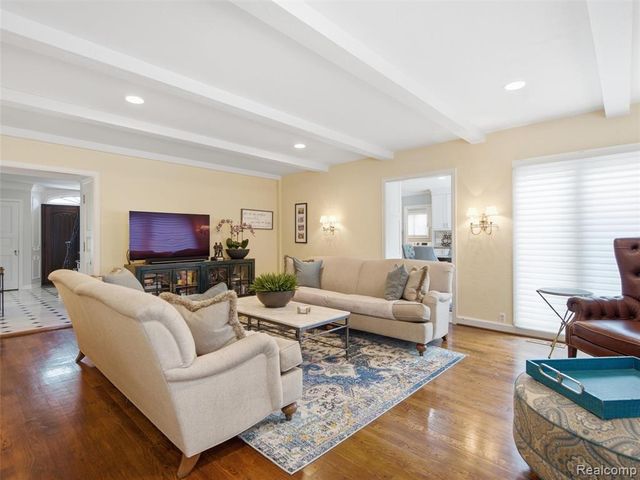 1281 Twin Maples Lane, Bloomfield Hills, MI 48301