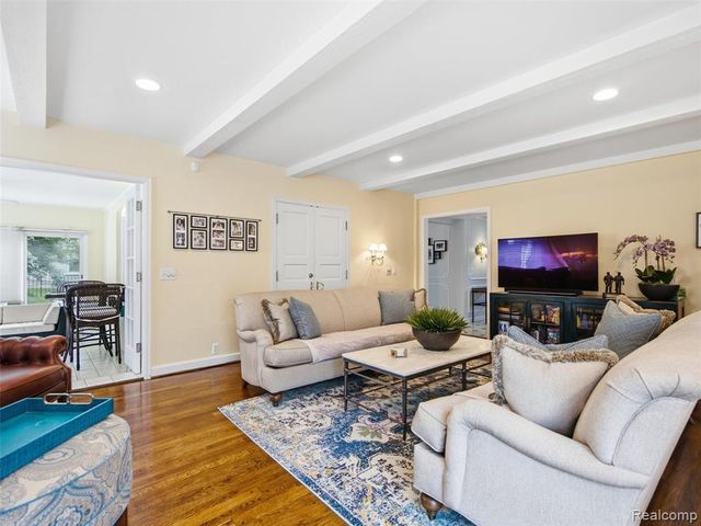 1281 Twin Maples Lane, Bloomfield Hills, MI 48301