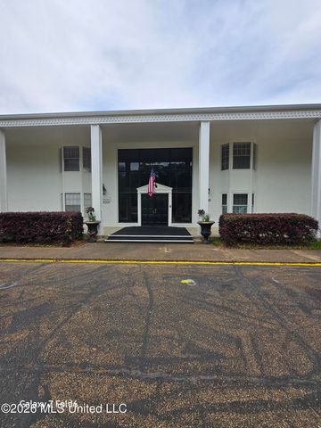 5025 Wayneland Drive, B12, Jackson, MS 39211