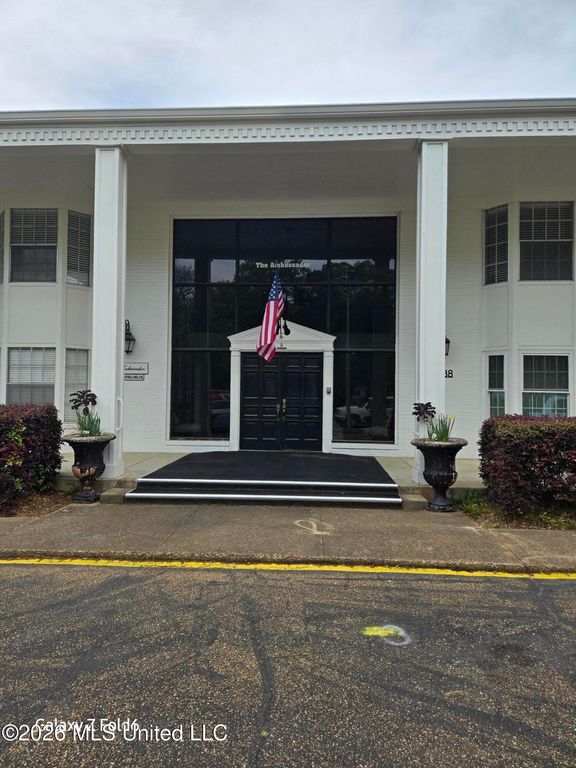 5025 Wayneland Drive, B12, Jackson, MS 39211