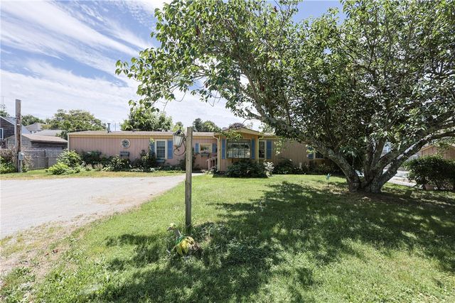 44 Clegg Avenue, Tiverton, RI 02878
