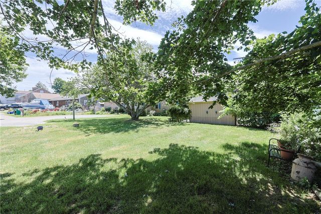 44 Clegg Avenue, Tiverton, RI 02878