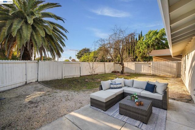 519 Holly St, Vallejo, CA 94589