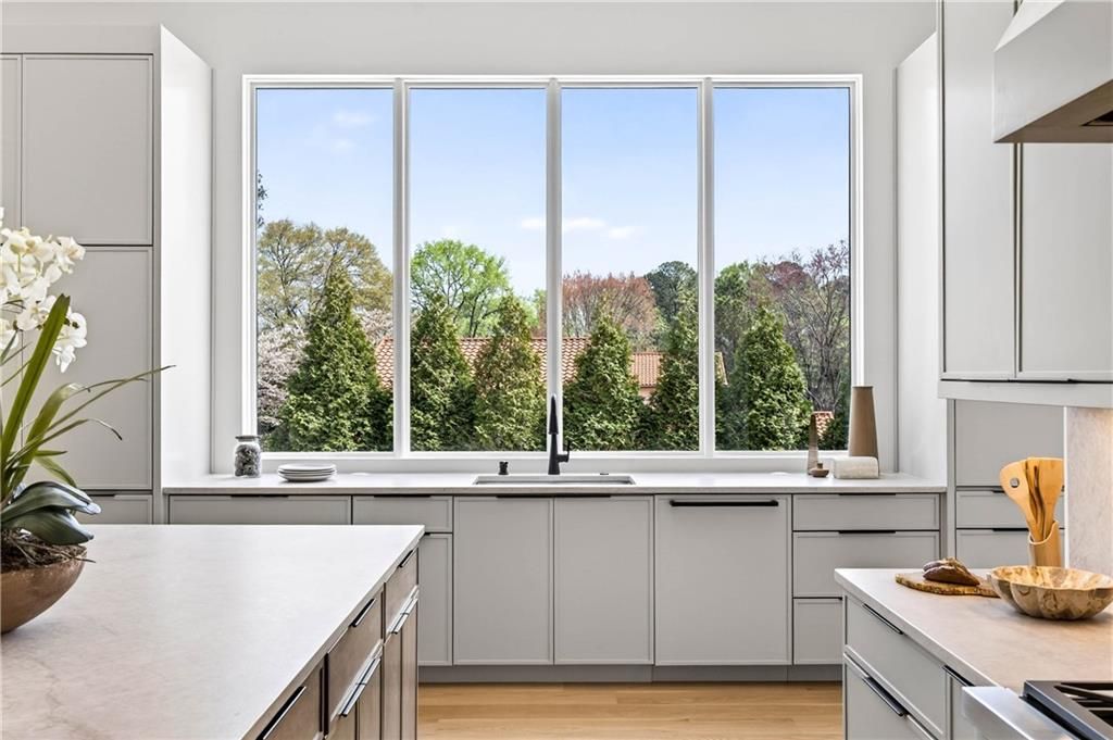 Image 16 of property listing at 101 Coronado Court, Marietta, GA 30067