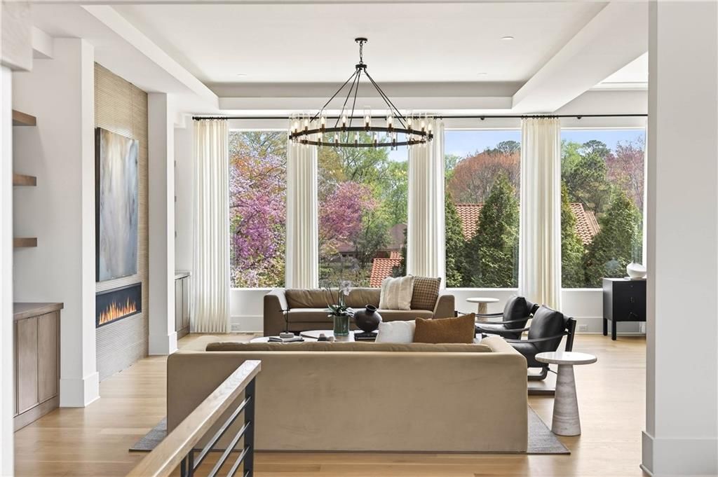Image 6 of property listing at 101 Coronado Court, Marietta, GA 30067