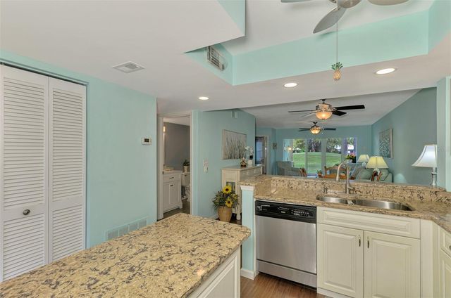 433 CERROMAR LANE 341, Venice, FL 34293