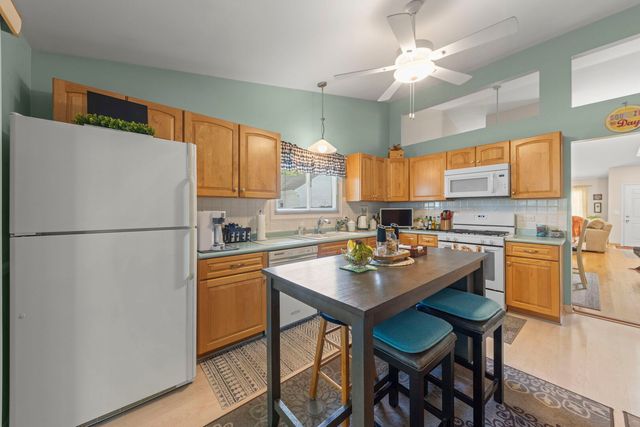 2S111 Waltham Court, Warrenville, IL 60555