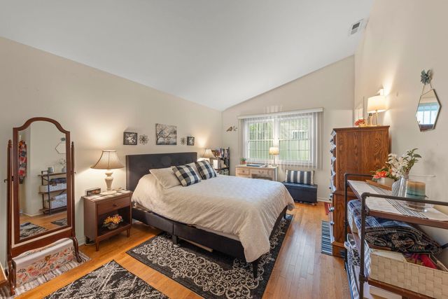 2S111 Waltham Court, Warrenville, IL 60555