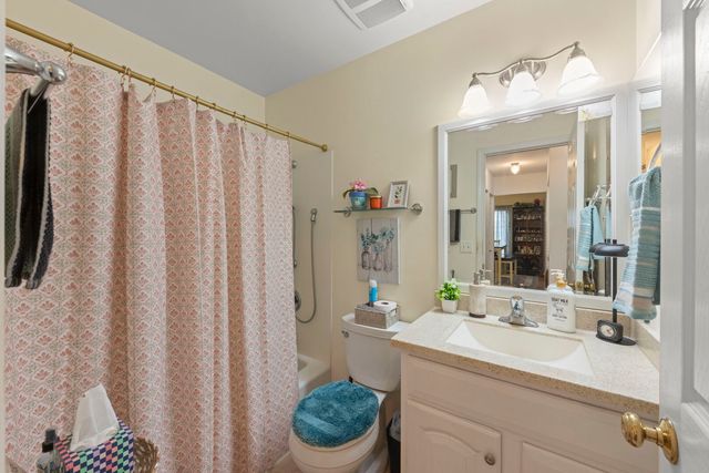 2S111 Waltham Court, Warrenville, IL 60555