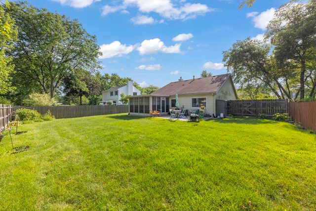 2S111 Waltham Court, Warrenville, IL 60555