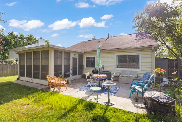 2S111 Waltham Court, Warrenville, IL 60555