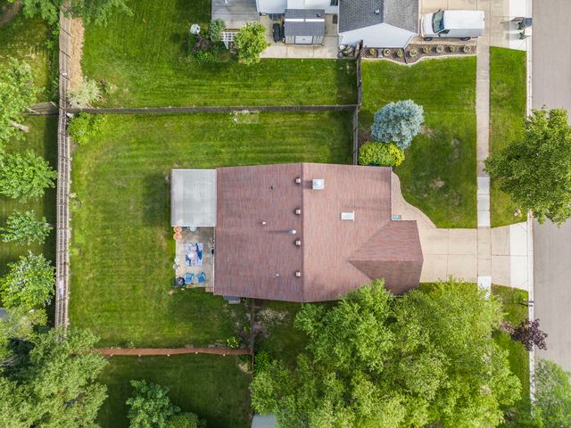 2S111 Waltham Court, Warrenville, IL 60555