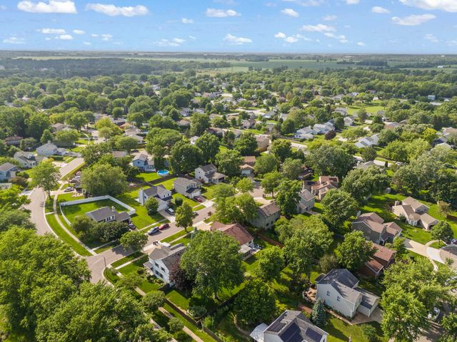 2S111 Waltham Court, Warrenville, IL 60555